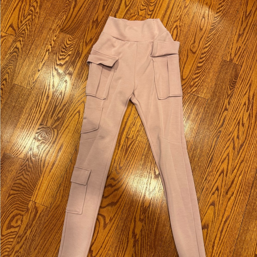 Pink High-Waisted Leggings with Fitted Silhouette